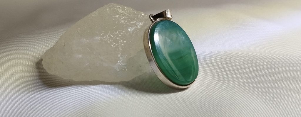 گردنبند مردانه همراه با یشم